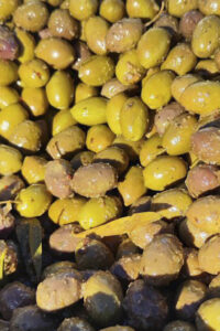 Оливки с чесноком Elias 250г