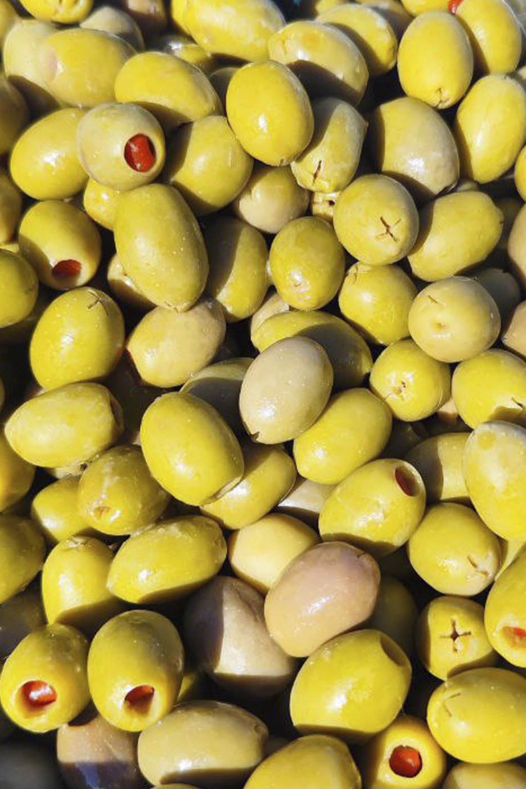 Оливки фаршированные перцем Elias 250г